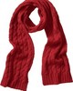 Красный вязанный шарф