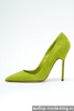 яркие туфли, очень яркие, по возможности зелёные