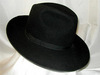 Чёрная фетровая шляпа