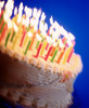 торт со свечками на день рождения