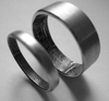 простые металлические кольца и еще оригинальные кольца на большие пальцы рук