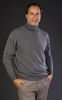Серый тонкой шерсти свитер-водолазку