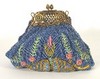 расшитая бисером сумочка (желательно в викторианском стиле)
