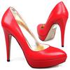 красные туфли на высоком каблуке