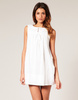 Белое платье с милым воротничком