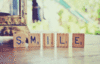 улыбаться