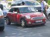 Красный mini cooper