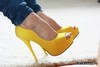 желтые туфли