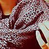 Scarf with leopard print.