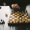 нaучиться играть в шахматы