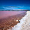 Розовое озеро на острове Миддл, южное побережье Западной Австралии.