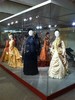Сходить на выставку "Мода в зеркале истории: 200 лет моды"