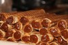Сделать трубочки с вареной сгущенкой