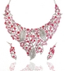 OZON.ru - Подарки | Комплект "Мадлен" от Arrina: ожерелье и серьги-пусеты. Австрийские кристаллы нежно-розового цвета, прозрачны