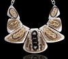 OZON.ru - Подарки | Ожерелье "Нейла". Прозрачные кристаллы, цветные эмали, бижутерный сплав серебряного и золотого тона. Гонконг
