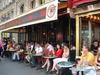 Посидеть в уличном кафе Парижа
