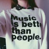 Хлопковый свитшот с надписью: Music is better than people.