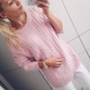 розовый свитер