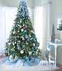 Большая рождественская елка дома