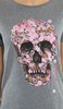 Очередная футболка с цветочными черепушками М