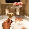 Принять ванну с пеной и бокалом шампанского