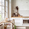 Белая кухня с деревянной/серой/чёрной столешницей
