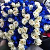 Букет синих и белых роз