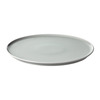 Плосковерхая тарелка под пироги или сыры, лучше чёрная, серая или океанически-синего цвета