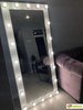 Гримерной зеркало с лампочками
