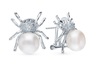 Серебряные серьги с фианитами и жемчугом (Подробнее: https://sunlight.net/catalog/earring_83409.html)