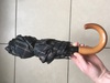 Зонт складной с деревянной ручкой, лучше не чисто чёрный, диаметр как можно больше (от 100см)