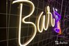 Неоновая вывеска «BAR»