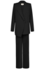 чёрный брючный костюм с вырезом на спине