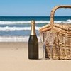 пить шампанское на берегу моря