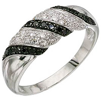 Кольцо с черными и белыми бриллиантами.
