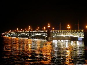 поехать в Санкт-Петербург