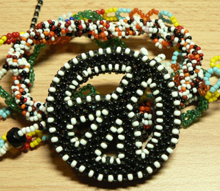 Значок Мир Peace symbol - Pacific из бисера крестиком | Stacia_beads | Дзен