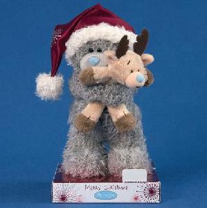 Мишка MTY 15см - стоит в шапке Деда Мороза и держит олененка