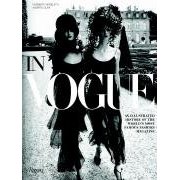 In Vogue: The Illustrated History of the World's Most Famous Fashion Magazine (Hardcover)
