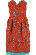 Guipure lace strapless dress by Oscar La Renta