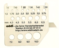 Шаблон с размерным рядом для спиц и ножом для обрезания нитей