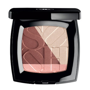 Soho de Chanel powder compact