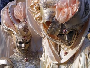Попасть на карнавал в Венеции