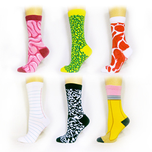 Много разноцветных носков