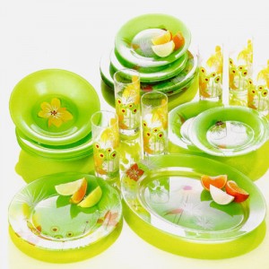 разнообразная посуда из серий Luminarc Pop Flowers Green и Orange