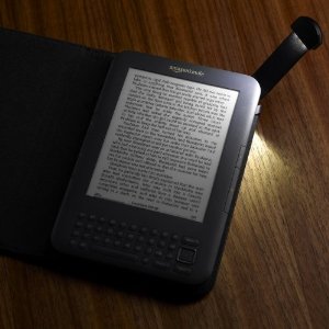 фирменная обложка для Amazon Kindle с подсветкой