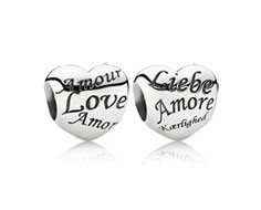 Подвеска-шарм из серебра с надписью love
