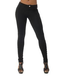 черные штаны в обтяжку