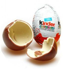 Целую коробку Kinder Surprise
