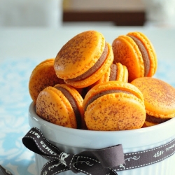 milk chocolate & passionfruit macaron